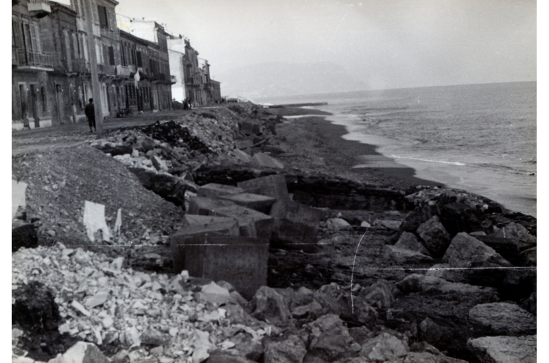 Lungomare Castennou dopo la mareggiata del 1966